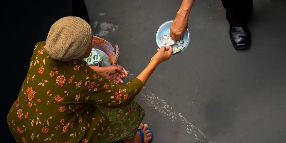 Artikel Islami: 4 Cara Bersedekah atas Nama Orang Tua yang Sudah Meninggal - Yayasan Asterra Indonesia Peduli